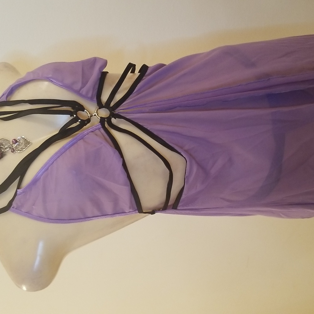 Lingerie - Picture 2 of 3